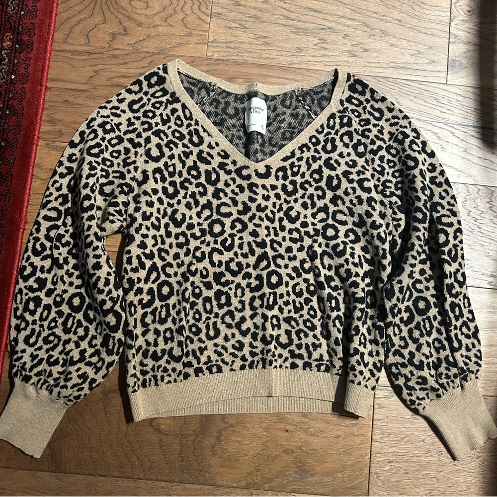 Abercrombie Cheetah Sweater M